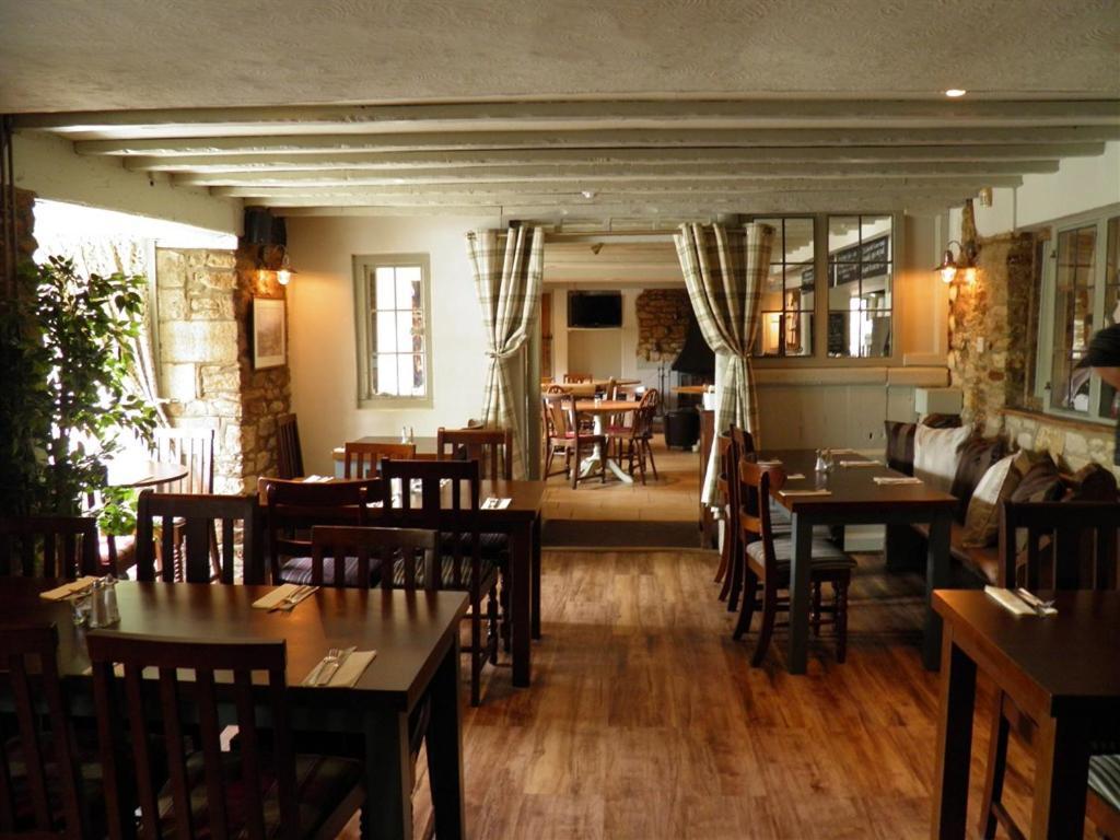 The Talbot Inn Eynsham Exteriér fotografie