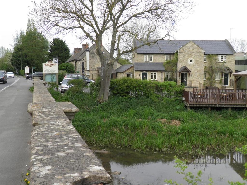 The Talbot Inn Eynsham Exteriér fotografie